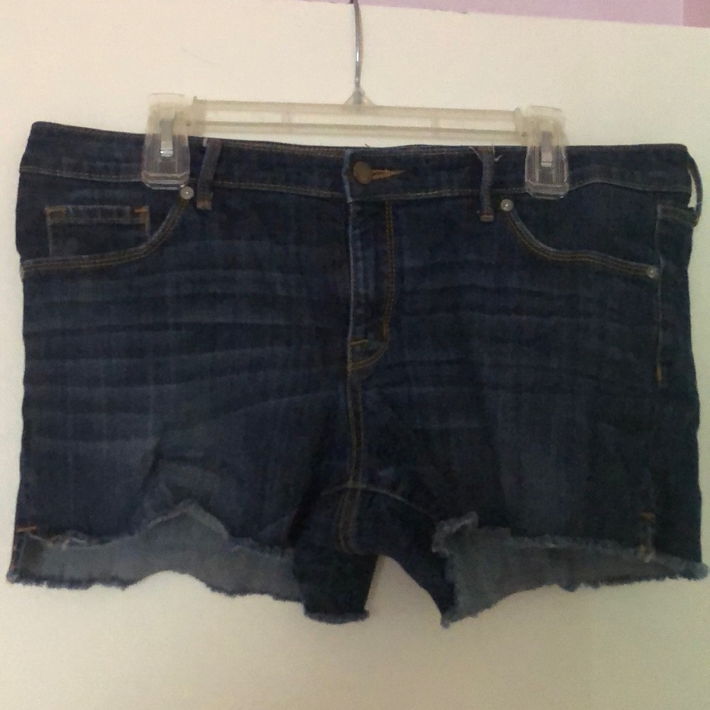 Mid Rise Midi shorts